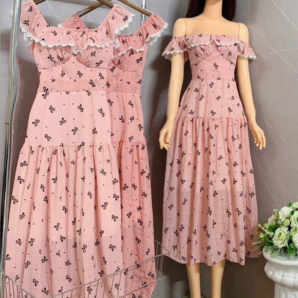 Long dress with a pink bow 🎀 - Picture 1 of 1